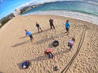 Camp d’entraînement de remise en forme sur la plage
